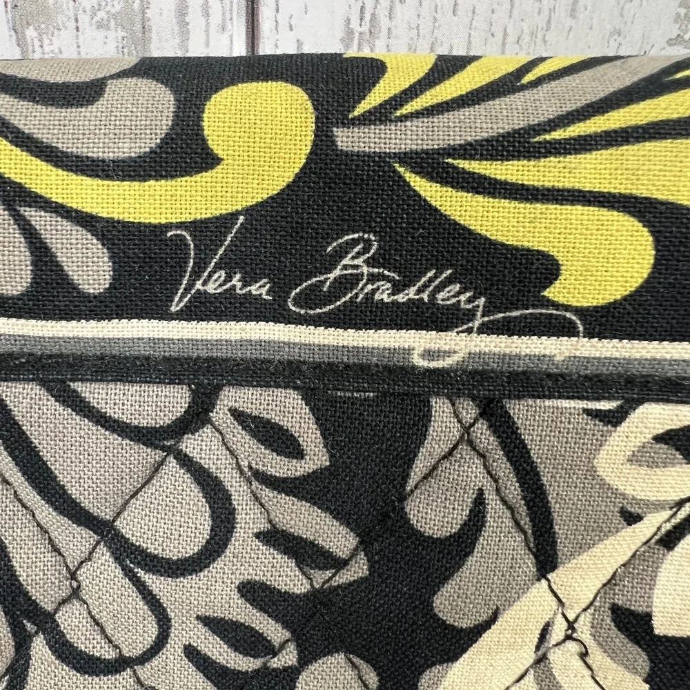 Vera Bradley Wallet Quilted Pattern Floral Print Yellow Black Everyday Turnlock - Picture 3 of 5